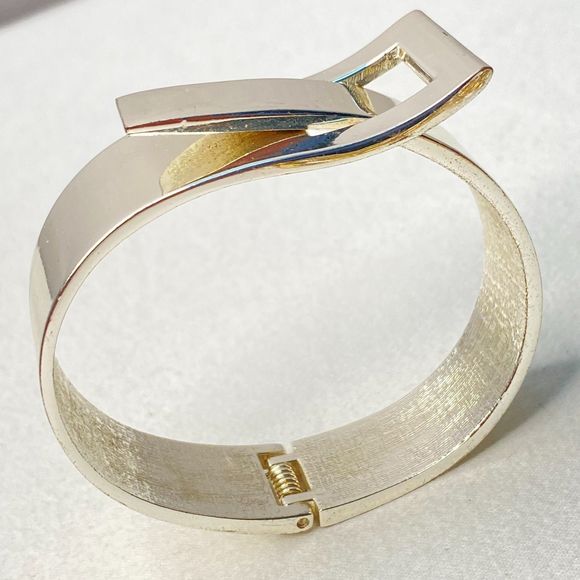 Silver Tone Bracelet Buckle Hinge Sleek Design - Picture 4 of 9